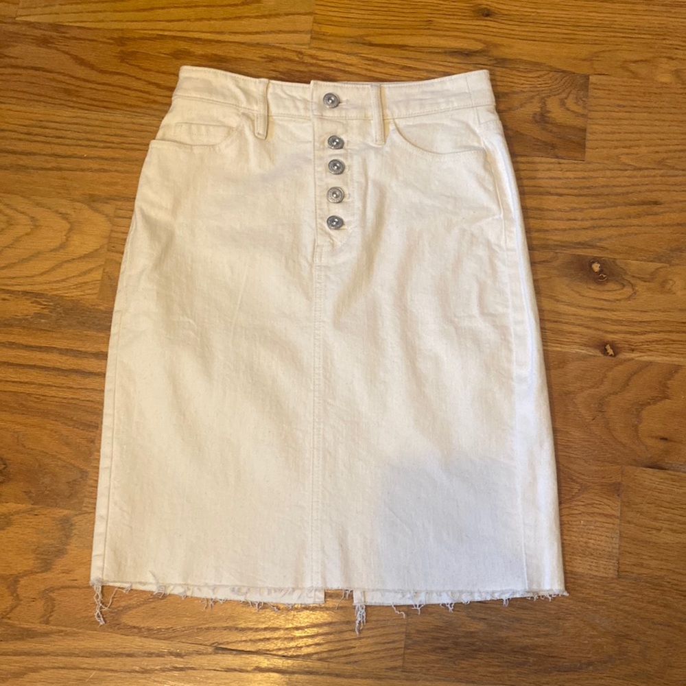 NWOT Banana Republic 0P/00P Mid-Length White Denim Raw Hem Skirt